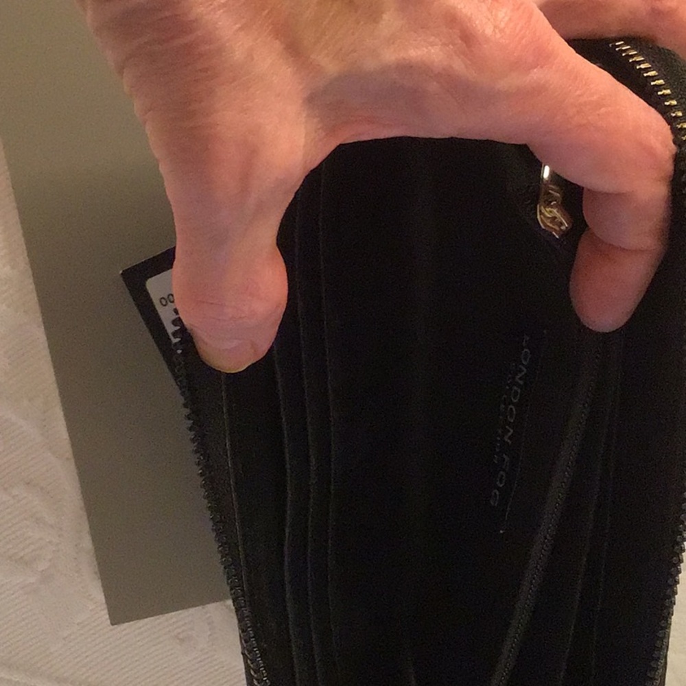 BRAND NEW LONDON FOG BLACK BOX-QUILTED WRISTLET, ZIP-AROUND WALLET - Picture 5 of 8